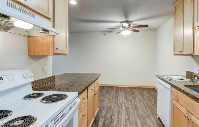 2 beds, 1 bath, 980 sqft, $1,695, Unit 129