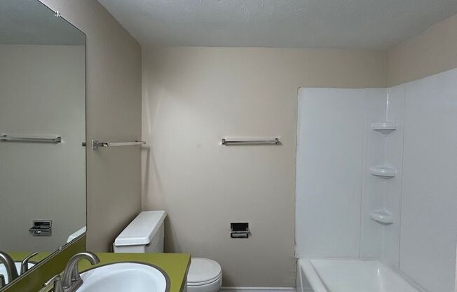 2 beds, 1 bath, 950 sqft, $875, Unit #7