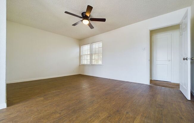 2 beds, 1 bath, 747 sqft, $700