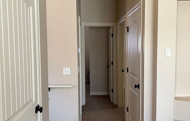 2 beds, 1 bath, 1,100 sqft, $1,695, Unit 615 - Unit 201 Duplex B1100