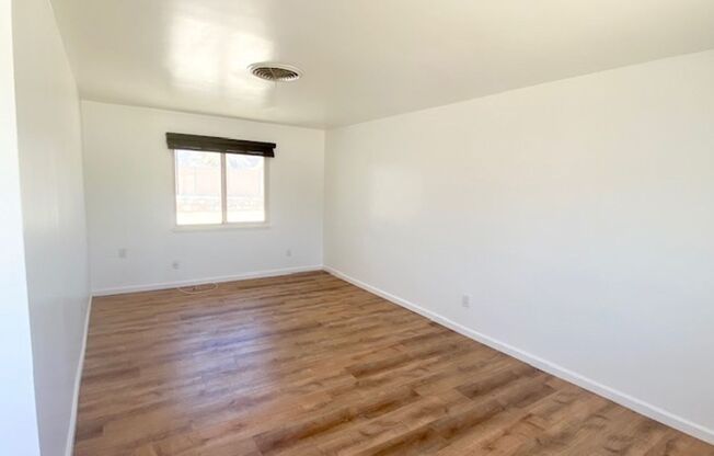 **232 Woodham Ave Barstow** Beautiful Spacious 3 bedroom 2 bath
