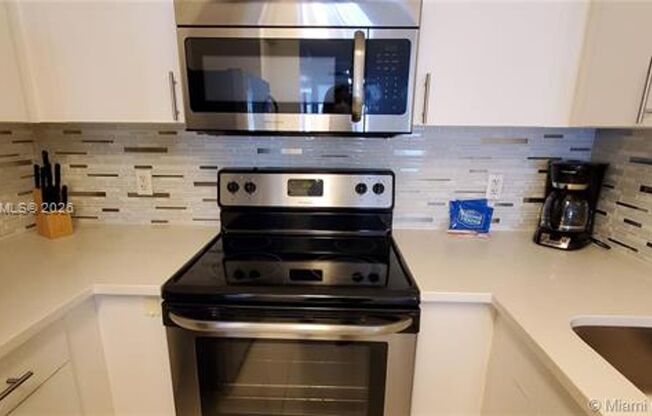 2 beds, 2 baths, $3,600, Unit # 1203