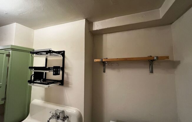 Studio, 1 bath, 400 sqft, $825, Unit 309