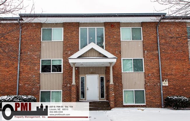 2 beds, 1 bath, $1,000, Unit 4001 Holdrege St. #2