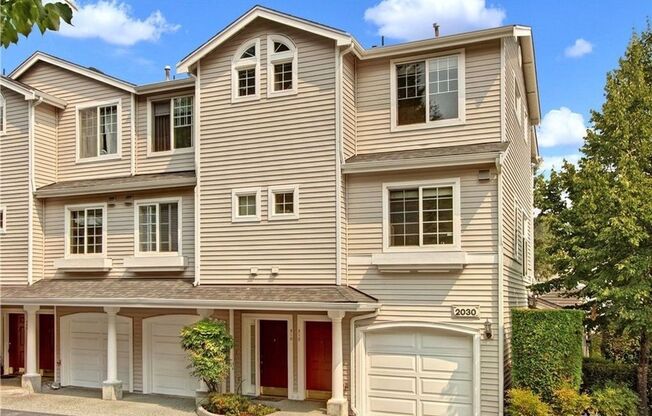 Bellevue Townhouse!!!