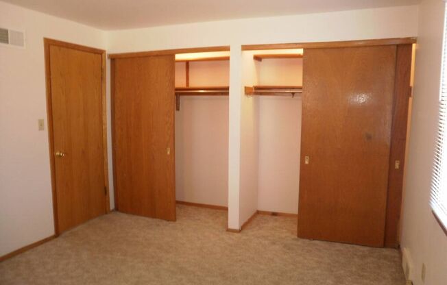 2 beds, 1 bath, 850 sqft, $879, Unit 845-2