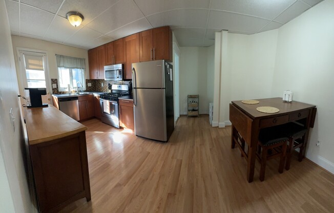 1 bed, 1 bath, 700 sqft, $2,400, Unit 4