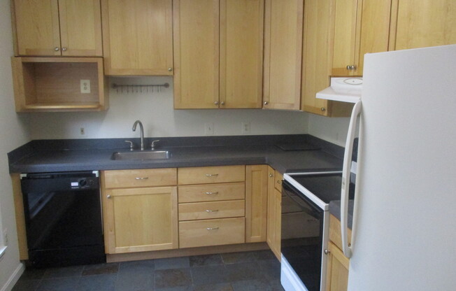 Beautiful 4 BR/2 BA Townhome in Silver Spring!