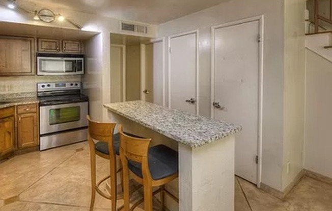 3 beds, 2 baths, $2,100, Unit 55 Cherry-206