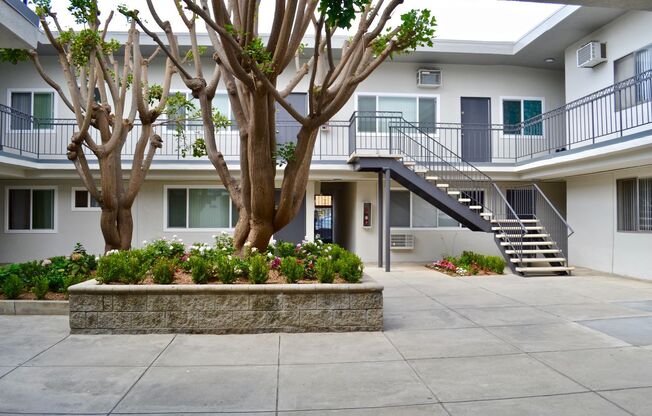 2801 Orchard Ave