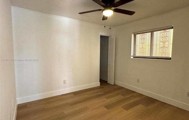 2732 W 54 ST