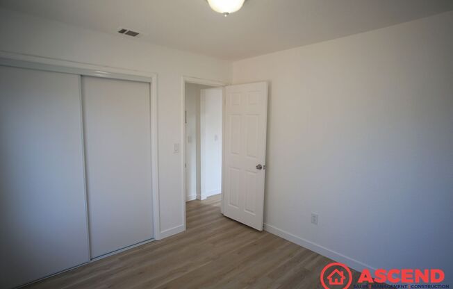 3 beds, 1 bath, 998 sqft, $1,400, Unit Unit A