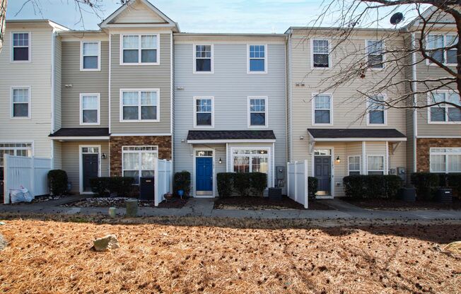 Stunning Townhouse for Lease in fantastic Raleigh location!