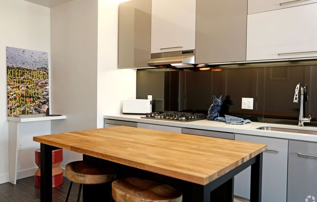 1 bed, 1 bath, 716 sqft, $2,995, Unit 425