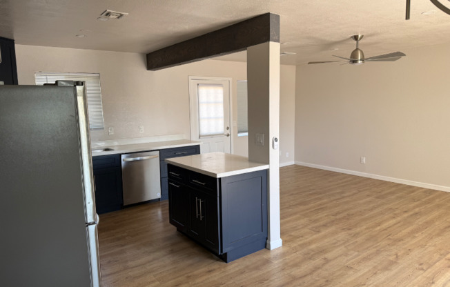 1036 W 5 ST
