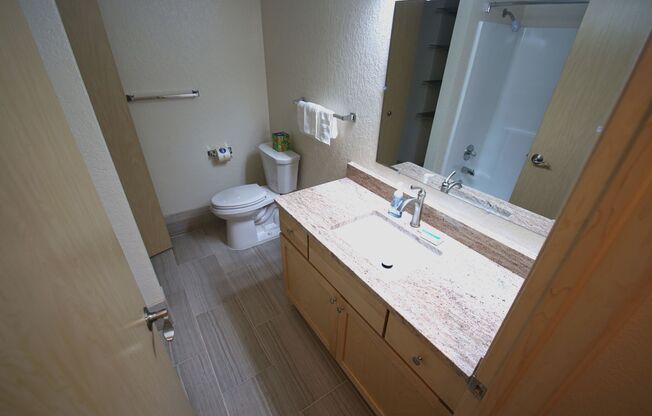 2 beds, 2 baths, 915 sqft, $1,750, Unit 102