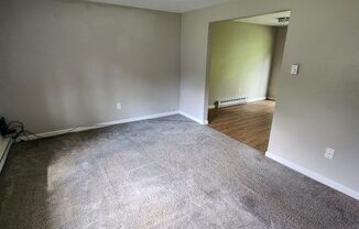 3 beds, 1 bath, $1,400, Unit 20