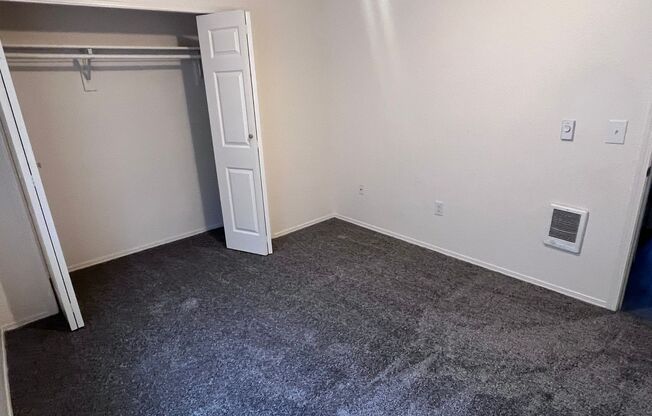 2 beds, 1 bath, 875 sqft, $1,350, Unit 127-40