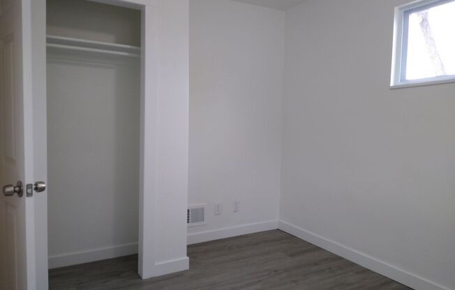 2 beds, 1 bath, $1,875, Unit 5210 Carr St