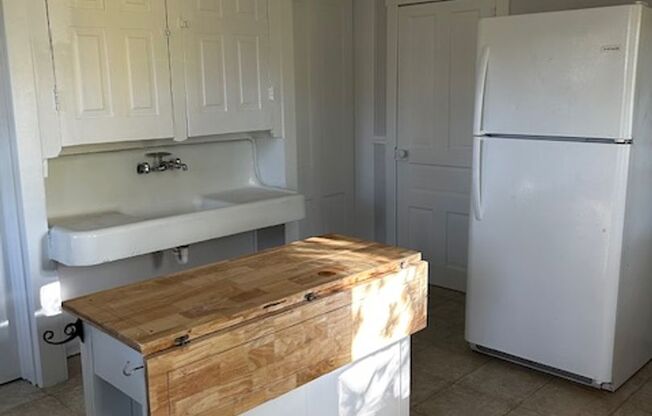 2 beds, 1 bath, $1,500