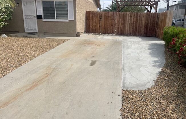 Great Centrally Located Property W/ Pool Near Proximities to Downtown and Strip!!!!