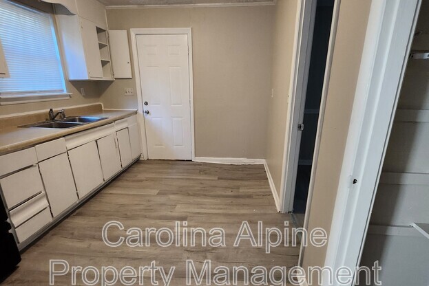 1733 FINCHLEY DR