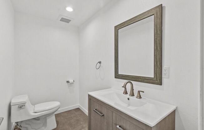6232 Whitsett Ave