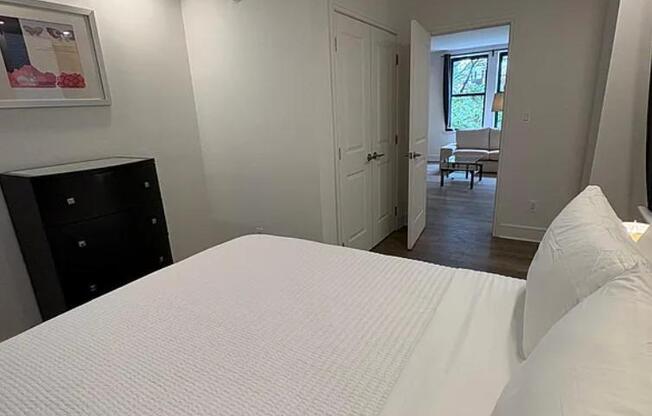 1 bed, 1 bath, $5,600, Unit 6I