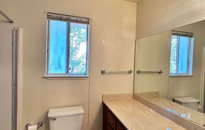 1 bed, 1 bath, 600 sqft, $1,250, Unit E