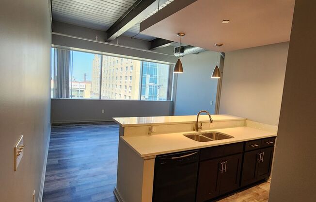 2 beds, 2 baths, 871 sqft, $1,695, Unit Unit 302