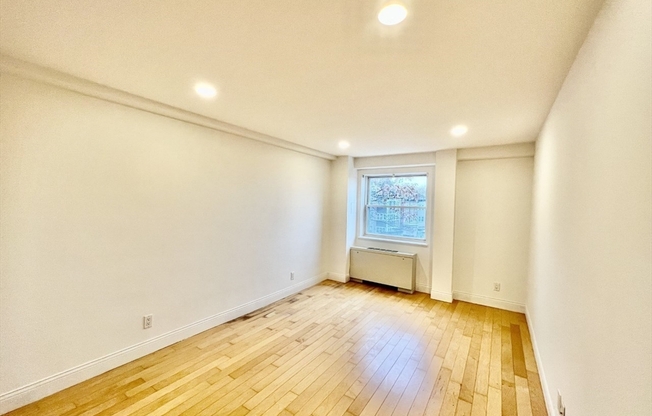 2 beds, 2 baths, 963 sqft, $3,950, Unit 1002