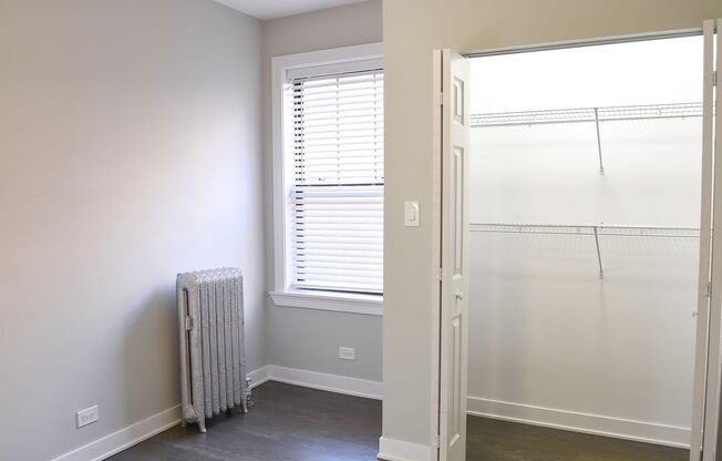 2 beds, 1 bath, 900 sqft, $2,100, Unit 3925-1E