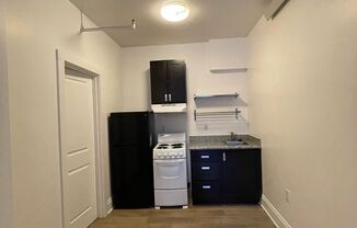 Studio, 1 bath, 300 sqft, $649, Unit 808-221