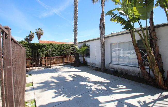 847-851 Felspar St