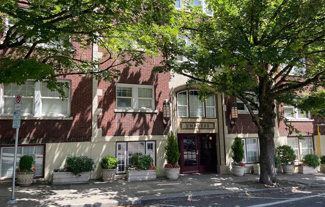 Cozy Vintage Studio in Downtown Portland near Providence Park and Powell's Books