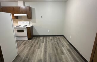 2 beds, 1 bath, $800, Unit 201