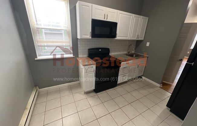 2 beds, 1 bath, $1,200, Unit Apt 3