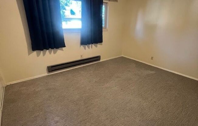 2 beds, 1 bath, 850 sqft, $1,745