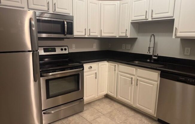 1 bed, 1 bath, 630 sqft, $1,225, Unit 821