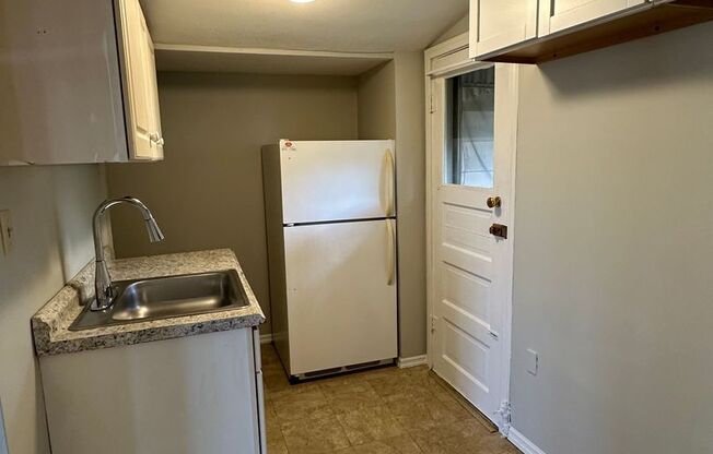 1 bed, 1 bath, $795, Unit 03