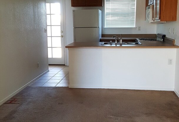 3 beds, 2 baths, $1,300