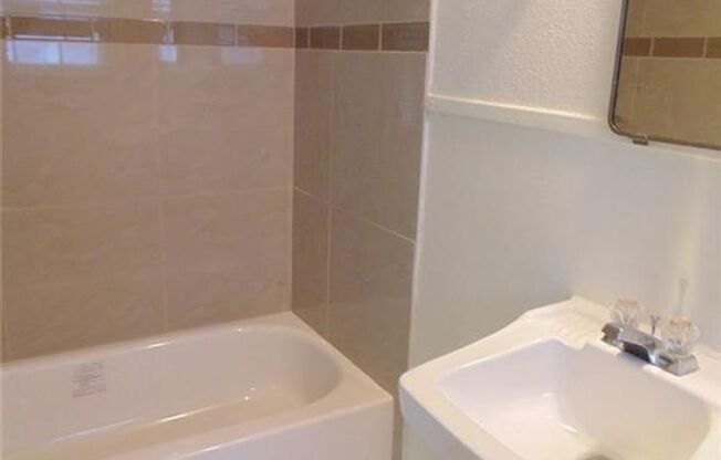 1 bed, 1 bath, $849, Unit UNIT J