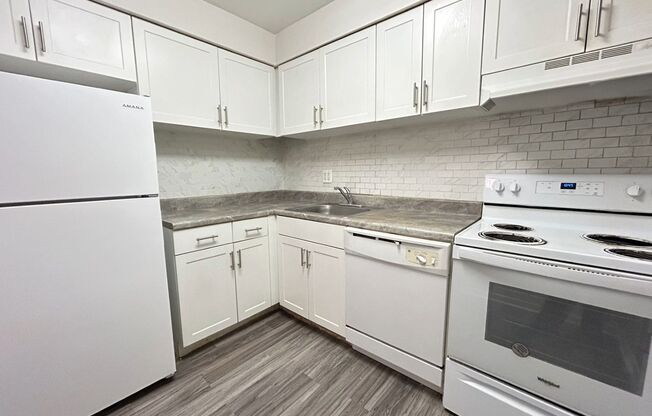 2 beds, 2 baths, 1,000 sqft, $1,729, Unit H025