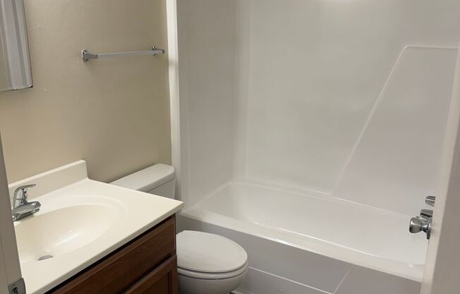 1 bed, 1 bath, 517 sqft, $550, Unit 417