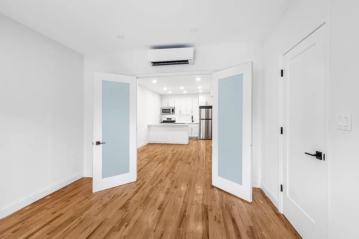 1097 PARK PL