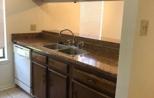 2 beds, 1.5 baths, 1,000 sqft, $800