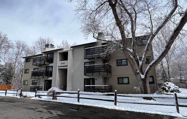 Light drenched 2 bed/2 bath Gunbarrel Condo - Available NOW!