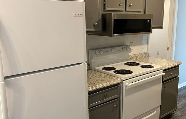1 bed, 1 bath, 616 sqft, $878, Unit 19