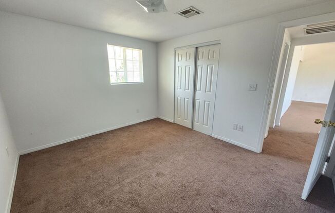 2 beds, 1 bath, $1,300