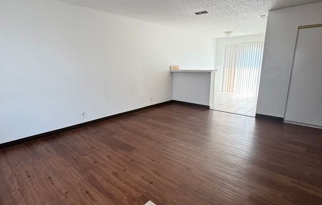 2 beds, 1 bath, 850 sqft, $1,250, Unit Unit 3